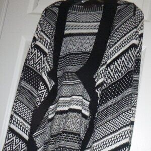 JW Style- Women’s Black and White long sleeve, sweater/cardigan.